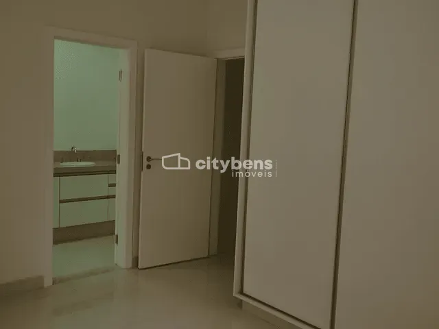 Casa 3 quartos e 5 banheiros, à venda, no bairro Aeroporto em Araçatuba
