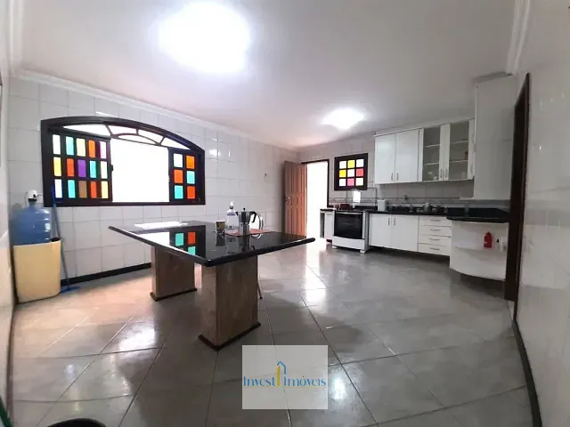 Casa com 200m² 4 quartos e 2 banheiros, à venda, no bairro Jardim Camburi em Vitória
