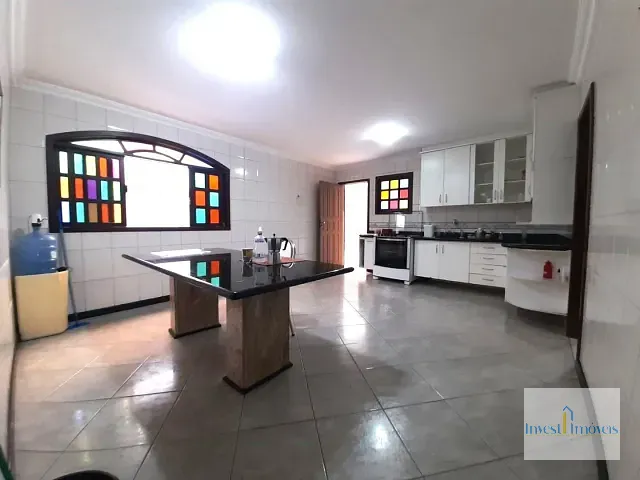 Casa com 200m² 4 quartos e 2 banheiros, à venda, no bairro Jardim Camburi em Vitória