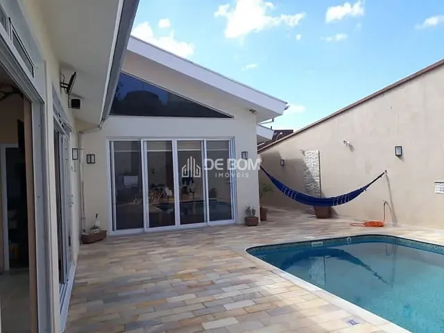 Casa com 490m² 3 quartos e 3 banheiros, à venda, no bairro Jardim Europa em Poços de Caldas