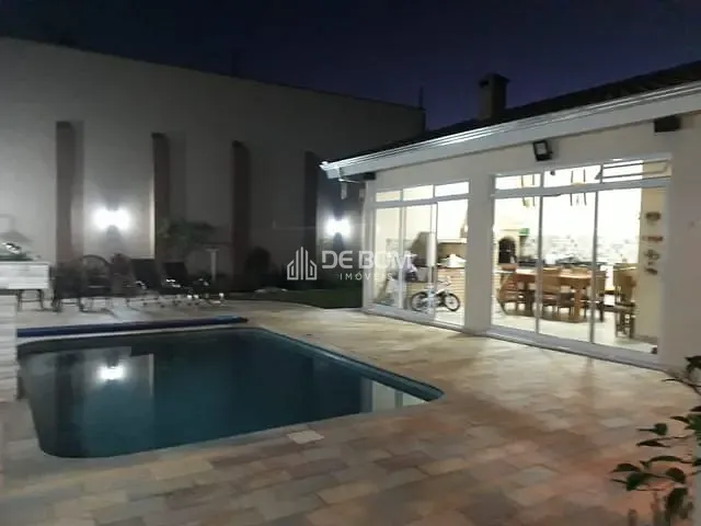 Casa com 490m² 3 quartos e 3 banheiros, à venda, no bairro Jardim Europa em Poços de Caldas