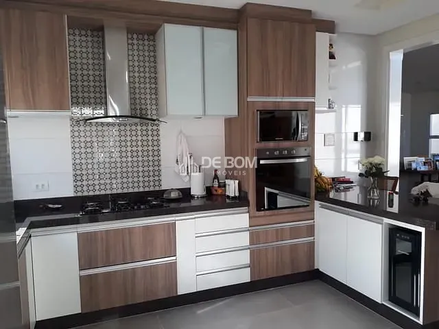 Casa com 490m² 3 quartos e 3 banheiros, à venda, no bairro Jardim Europa em Poços de Caldas