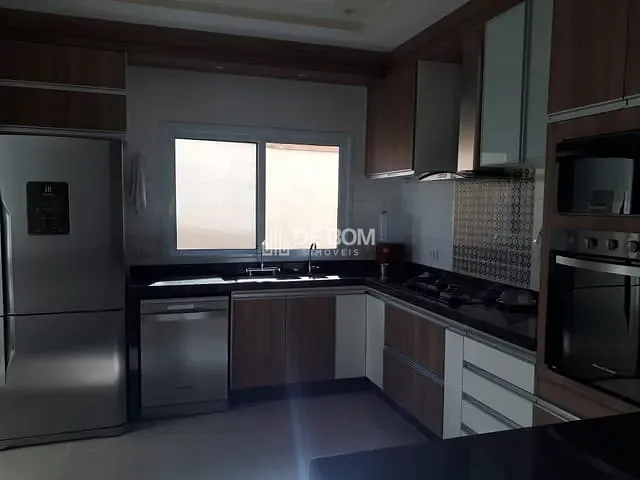 Casa com 490m² 3 quartos e 3 banheiros, à venda, no bairro Jardim Europa em Poços de Caldas