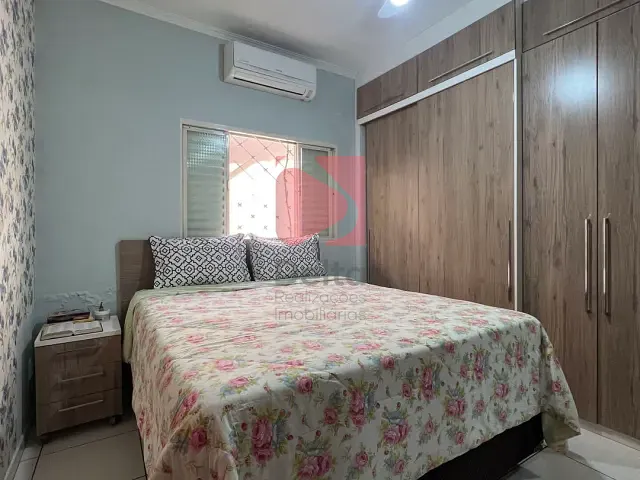 Casa 4 quartos e 2 banheiros, à venda, no bairro Parque Clayton Malaman em Pirassununga