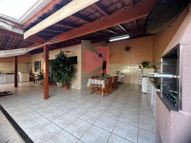 Casa 4 quartos e 2 banheiros, à venda, no bairro Parque Clayton Malaman em Pirassununga