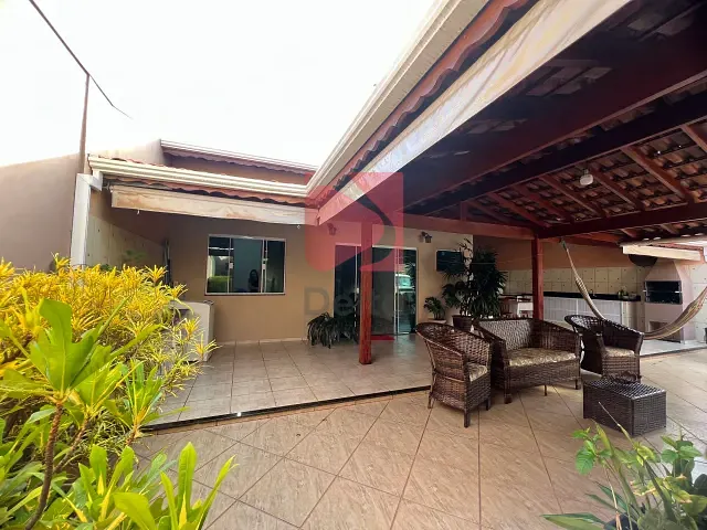 Casa 4 quartos e 2 banheiros, à venda, no bairro Parque Clayton Malaman em Pirassununga