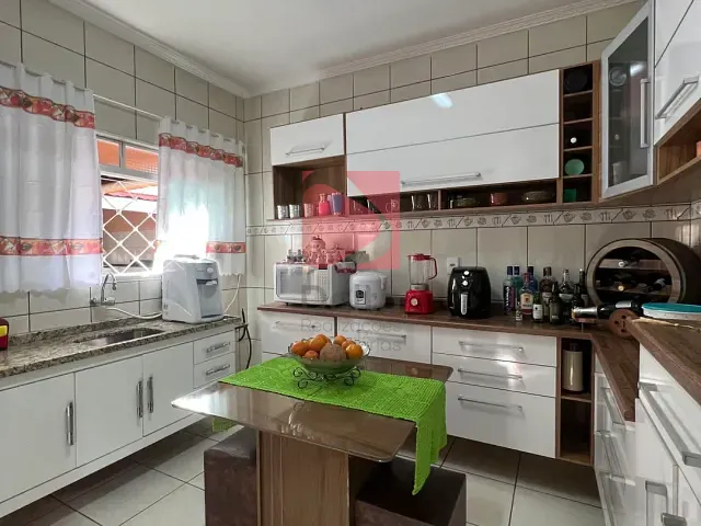 Casa 4 quartos e 2 banheiros, à venda, no bairro Parque Clayton Malaman em Pirassununga