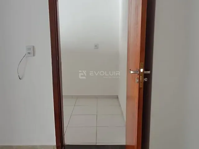 Casa 2 quartos e 2 banheiros, à venda, no bairro Residencial Itaipu em Goiânia