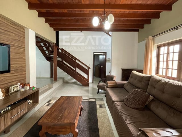Sobrado com 330m² 4 quartos e 4 banheiros, à venda, no bairro Jardim América em Dourados