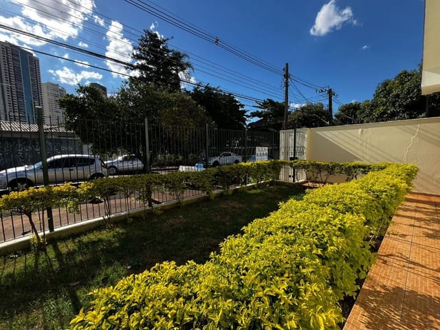 Casa com 320m² 3 quartos e 4 banheiros, para alugar, no bairro Guanabara em Londrina