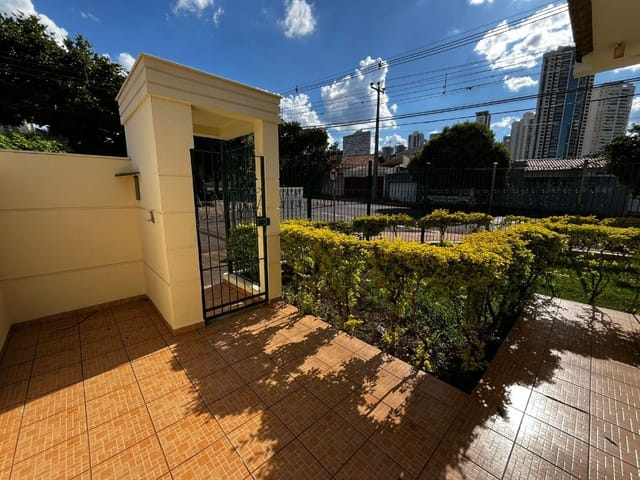 Casa com 320m² 3 quartos e 4 banheiros, para alugar, no bairro Guanabara em Londrina