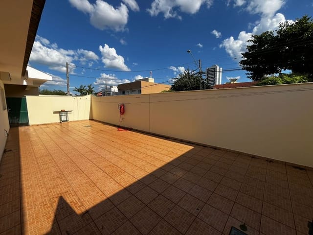 Casa com 320m² 3 quartos e 4 banheiros, para alugar, no bairro Guanabara em Londrina
