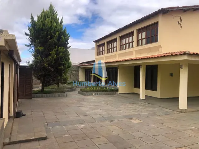Casa 4 quartos e 2 banheiros, à venda, no bairro Cruzeiro em Vitória da Conquista