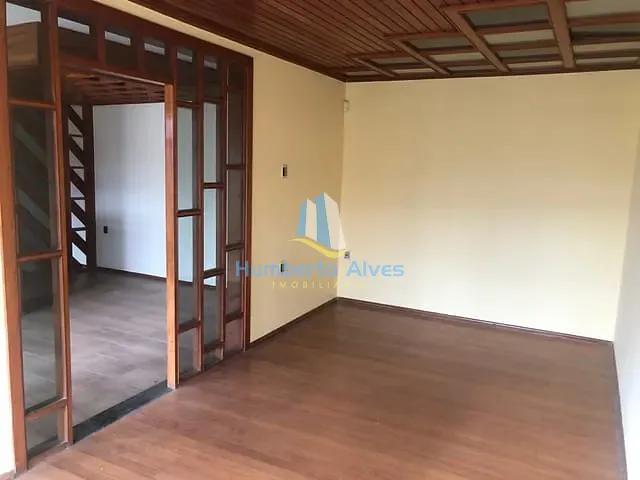 Casa 4 quartos e 2 banheiros, à venda, no bairro Cruzeiro em Vitória da Conquista