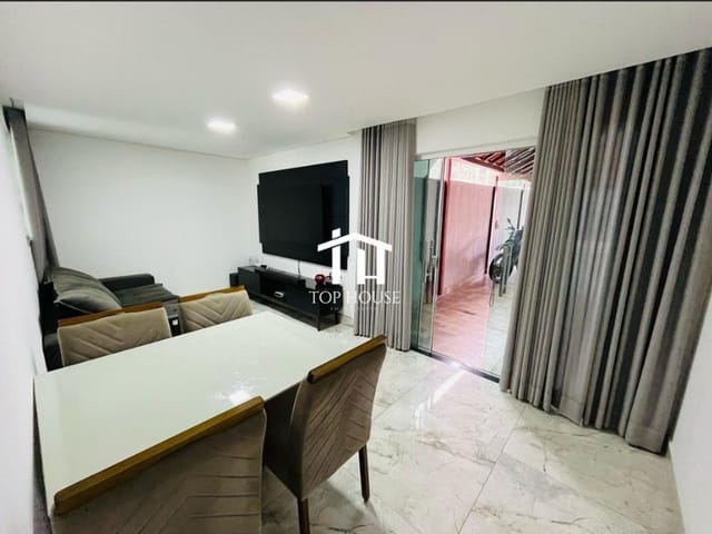 Casa 2 quartos e 2 banheiros, à venda, no bairro Vale das Orquídeas em Contagem