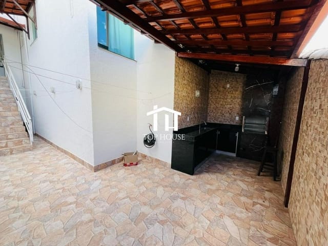 Casa 2 quartos e 2 banheiros, à venda, no bairro Vale das Orquídeas em Contagem