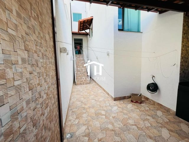 Casa 2 quartos e 2 banheiros, à venda, no bairro Vale das Orquídeas em Contagem