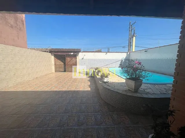 Casa 2 quartos e 2 banheiros, à venda, no bairro Jardim das Palmeiras em Caraguatatuba