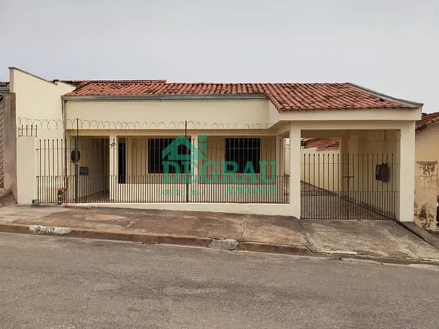 Casa 3 quartos e 1 banheiro, para alugar, no bairro Conjunto Habitacional Tancredo Neves em Itapeva