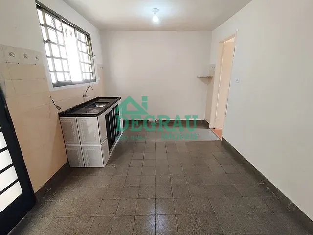 Casa 3 quartos e 1 banheiro, para alugar, no bairro Conjunto Habitacional Tancredo Neves em Itapeva