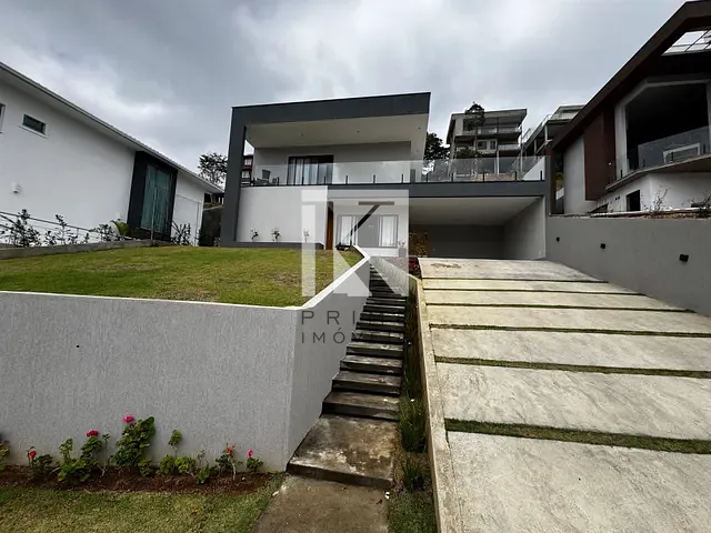 Casa com 465m² 3 quartos e 3 banheiros, à venda, no bairro Albuquerque em Teresópolis