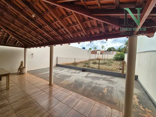 Casa com 351m² 2 quartos e 1 banheiro, para alugar, no bairro CENTRO em Paranaíba