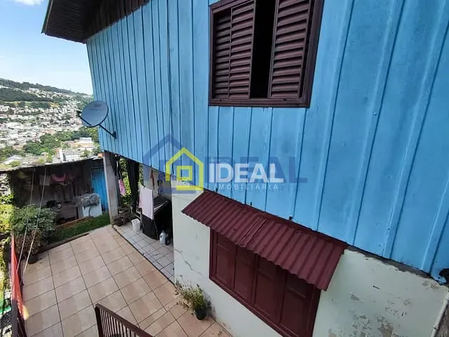 Casa com 166m² 5 quartos e 2 banheiros, à venda, no bairro Industriários em Concórdia