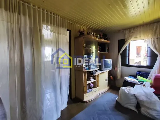 Casa com 166m² 5 quartos e 2 banheiros, à venda, no bairro Industriários em Concórdia