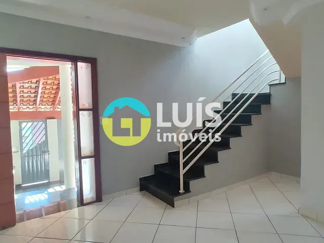 Casa 3 quartos e 3 banheiros, à venda ou para alugar, no bairro CENTRO em Guaranésia