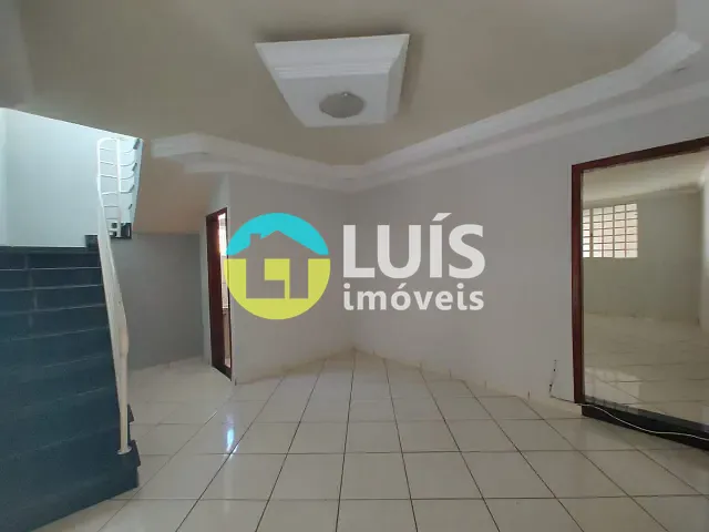 Casa 3 quartos e 3 banheiros, à venda ou para alugar, no bairro CENTRO em Guaranésia