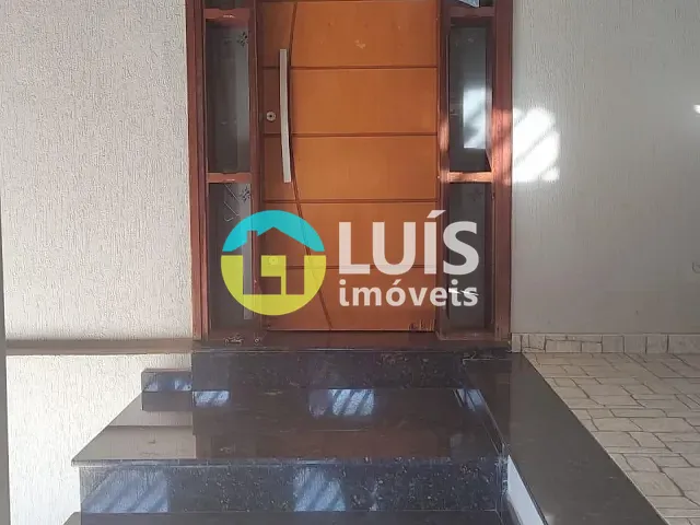 Casa 3 quartos e 3 banheiros, à venda ou para alugar, no bairro CENTRO em Guaranésia