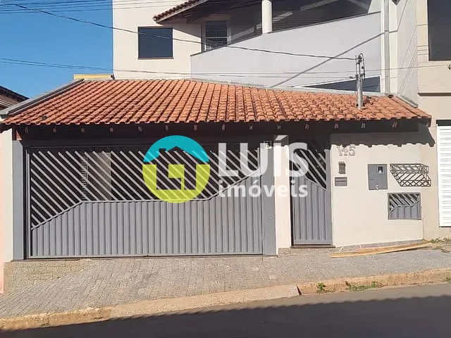 Casa 3 quartos e 3 banheiros, à venda ou para alugar, no bairro CENTRO em Guaranésia