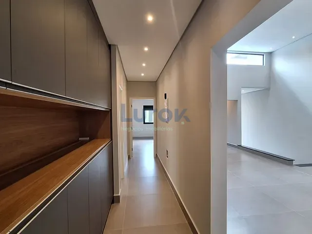 Casa com 300m² 3 quartos e 6 banheiros, à venda, no bairro Roncáglia em Valinhos