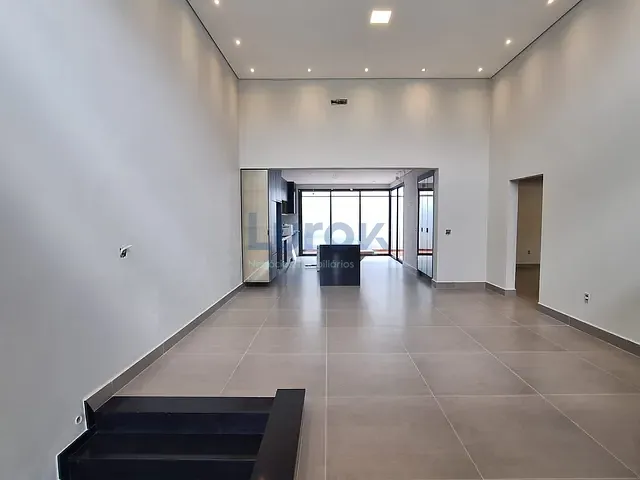 Casa com 300m² 3 quartos e 6 banheiros, à venda, no bairro Roncáglia em Valinhos