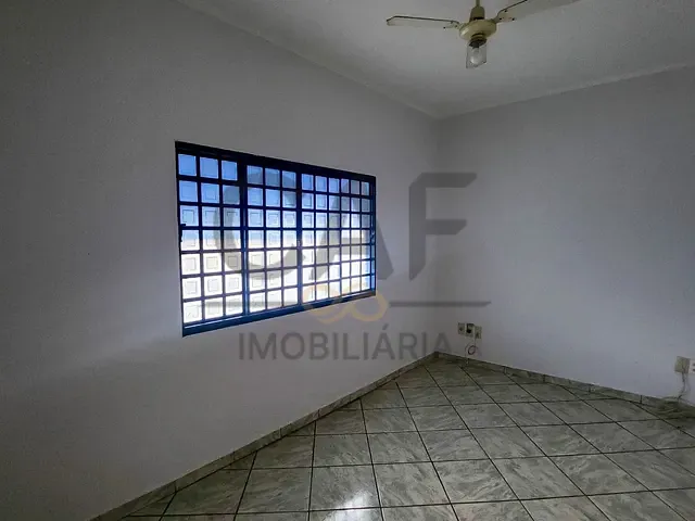 Casa com 250m² 2 quartos e 3 banheiros, à venda, no bairro Nova Jaguariúna em Jaguariúna