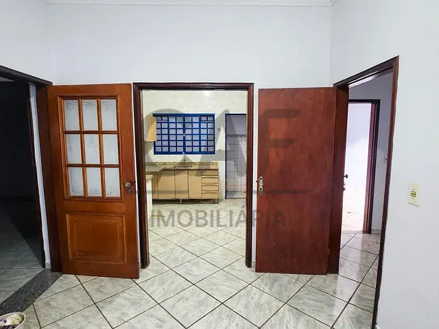 Casa com 250m² 2 quartos e 3 banheiros, à venda, no bairro Nova Jaguariúna em Jaguariúna