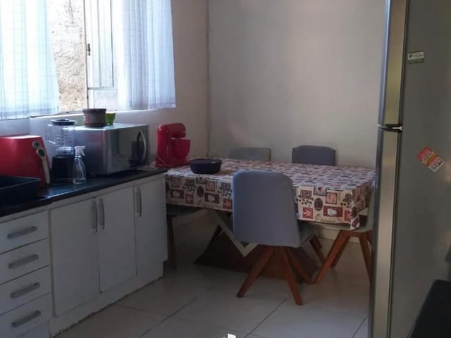 Casa com 330m² 3 quartos e 1 banheiro, à venda, no bairro Lindóia em Curitiba