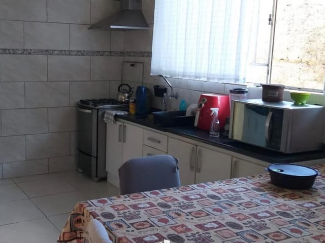 Casa com 330m² 3 quartos e 1 banheiro, à venda, no bairro Lindóia em Curitiba