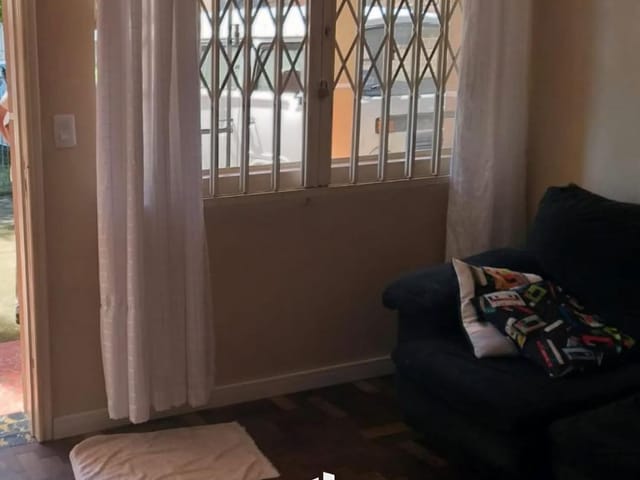 Casa com 330m² 3 quartos e 1 banheiro, à venda, no bairro Lindóia em Curitiba