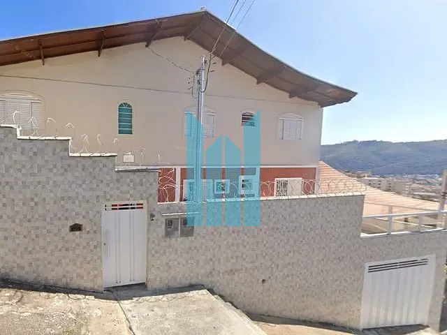 Casa com 184m² 3 quartos e 2 banheiros, à venda, no bairro Santa Lucia em Poços de Caldas