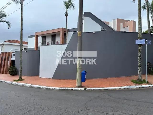 Casa com 549m² 4 quartos e 5 banheiros, à venda, no bairro Jardim São Caetano em São Caetano do Sul