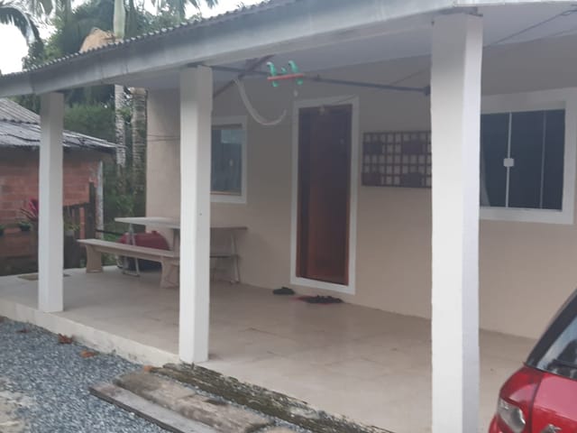 Casa com 393m² 4 quartos e 2 banheiros, à venda, no bairro Piçarras em Guaratuba