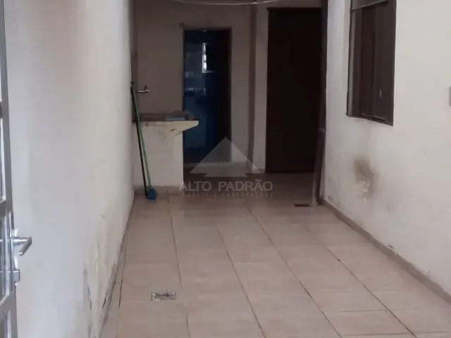 Casa com 300m² 3 quartos e 2 banheiros, à venda, no bairro Parque das Américas em Mauá