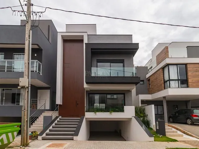 Casa com 213m², à venda, no bairro Santa Cândida em Curitiba