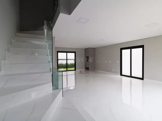 Casa com 213m², à venda, no bairro Santa Cândida em Curitiba