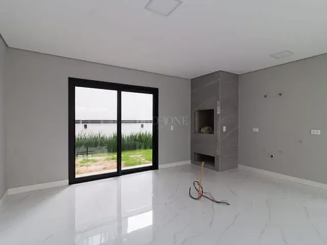 Casa com 213m², à venda, no bairro Santa Cândida em Curitiba