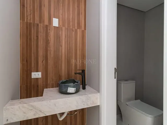 Casa com 213m², à venda, no bairro Santa Cândida em Curitiba