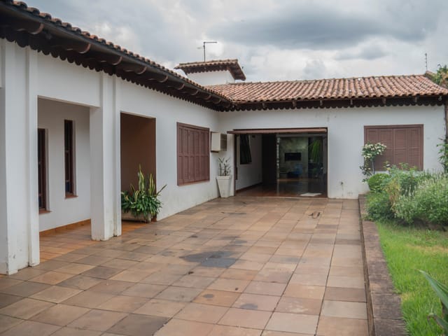 CASA COMERCIAL NO CENTRO: ideal para clínicas ou escritórios