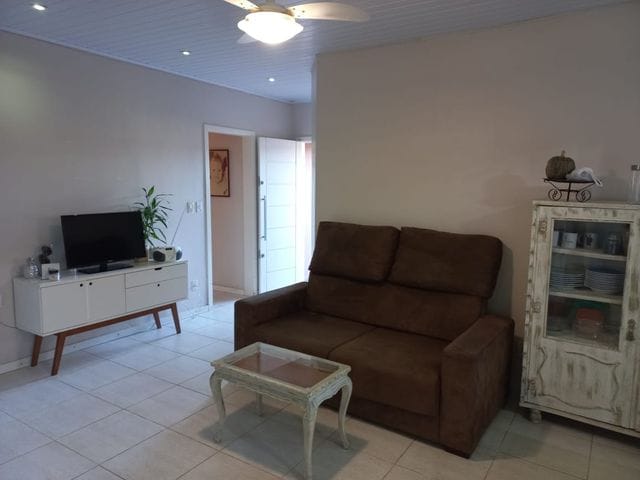 Casa com 300m² 3 quartos e 2 banheiros, à venda, no bairro Colina em Guaiba