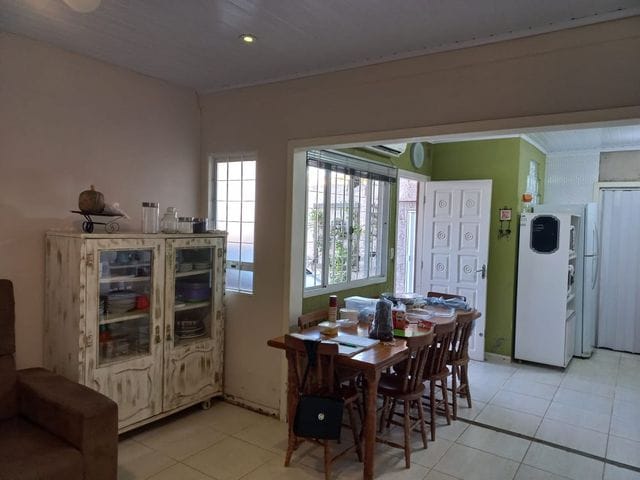 Casa com 300m² 3 quartos e 2 banheiros, à venda, no bairro Colina em Guaiba